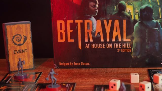 découvrez pourquoi betrayal at house on the hill est le Jeu de société Betrayal 3e édition sur la table.