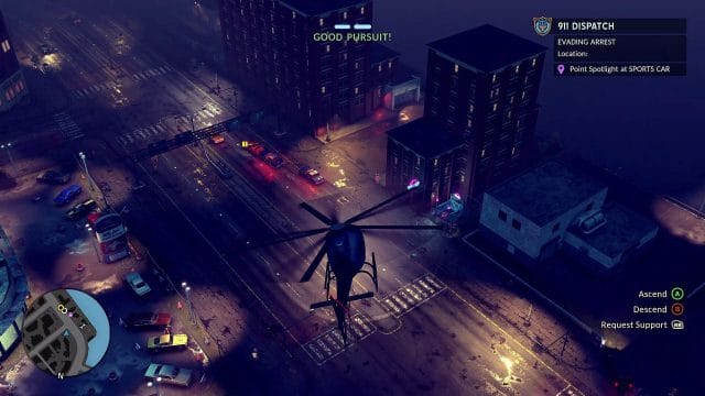 5 astuces surprenantes pour progresser rapidement dans the precinct ! Vue aérienne d'une poursuite en hélicoptère la nuit.