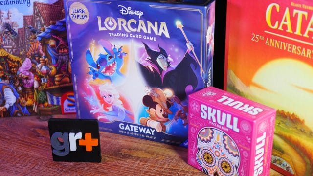 découvrez les 7 types de jeux de société qui vont Boîtes de jeux de société variés sur une étagère.