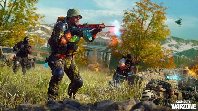 découvrez les secrets du nouvel événement call of duty : Soldats armés en tenue de combat dans un paysage urbain.