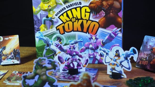 découvrez pourquoi king of tokyo enchante petits et grands monstres Jeu King of Tokyo avec figurines colorées.
