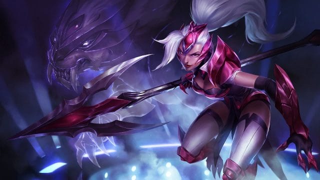 le sang que vous avez versé m’appelle : découvrez le Personnage futuriste en armure avec lance géante.