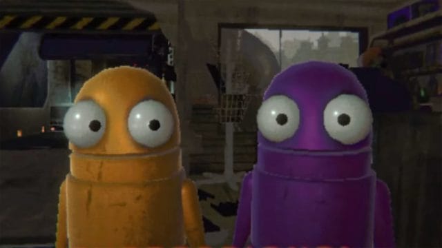 Deux robots colorés, orange et violet, dans une pièce.