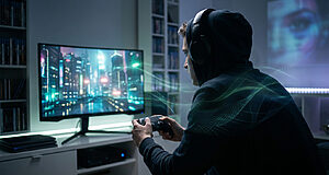 Joueur concentré devant un écran de jeu vidéo.