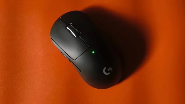 erreur fatale: choisir l’original ? la pro x superlight 2c Erreur fatale: choisir l’original ? La PRO X SUPERLIGHT 2c l’écrase (voici pourquoi)