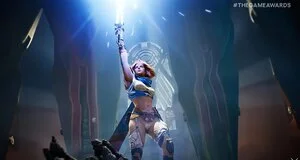Personnage héroïque levant une épée lumineuse.