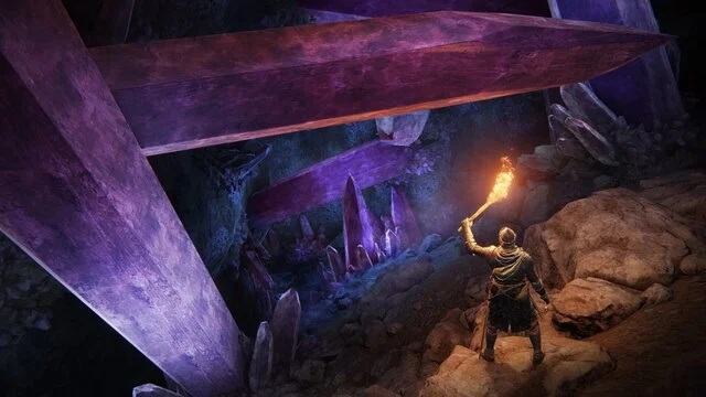 top 5 souls like à jouer avant code vein 2: ne Exploration d'une grotte avec cristaux violets lumineux.