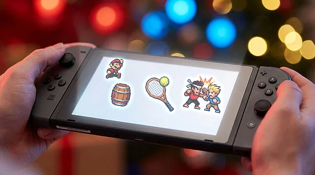 Mains tenant une Nintendo Switch avec des sprites rétro (Mario, baril, tennis, combat) sur l'écran, fond flou de lumières.