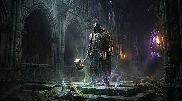 Un guerrier en armure sombre portant un marteau dans une cathédrale en ruines baignée d'effets magiques.