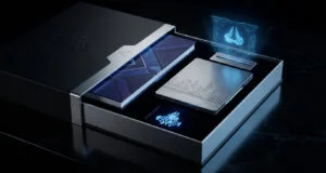 Coffret collector noir et argenté contenant un boîtier métallique et des éléments technologiques futuristes holographiques.