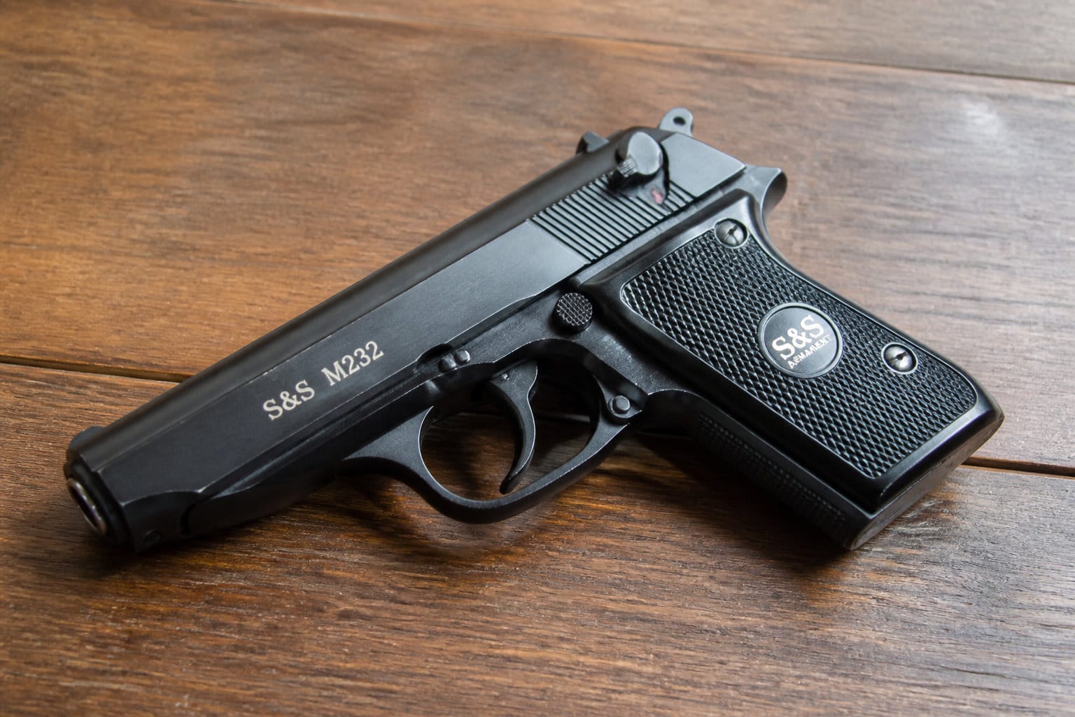 Le pistolet S&S M232 : le choix tactique pour Grace à Rhodes Hill