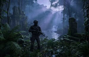 Ghost recon wildlands last rites : le choc 4K/60 FPS est là Un soldat lourdement armé dans une jungle dense avec des ruines antiques et une cascade en arrière-plan.