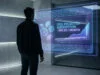 Un homme regarde un écran holographique affichant une courbe de croissance et un tarif d'abonnement à 49,99 $ par mois.