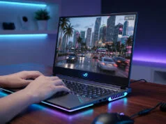 Jouer à GTA 6 sur PC portable : quelle config pour 60 FPS ? Mains d'un joueur utilisant un PC portable gamer affichant un jeu de style GTA 6 en ville avec un indicateur 60 FPS.