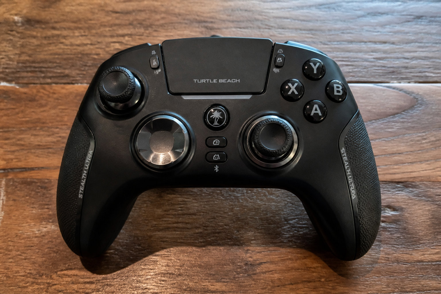 Turtle Beach Stealth Ultra : l'innovation avec écran OLED et sticks Hall Effect