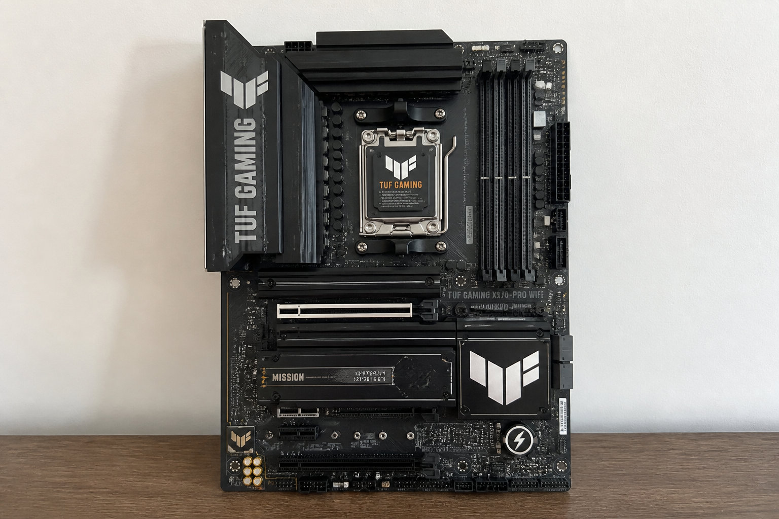 ASUS TUF Gaming X870-PRO Wi-Fi 7 : l'équilibre parfait pour ton Ryzen 7