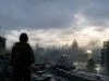 Resident Evil Requiem : tout sur l’histoire et le scénario Une personne regarde les ruines dévastées d'une ville sous un ciel sombre et nuageux.