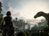 Dino Crisis 2 sur PS5 et PS4 avec PlayStation Plus : conditions d’accès et prix Une femme aux cheveux roux regarde des dinosaures dans une jungle tropicale luxuriante avec des ruines en arrière-plan.
